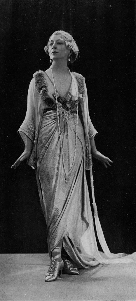 Pearls, long strands of them, were all the rage. Image credit: Cécile Sorel, in 1920, by Reutlinger. Public Domain.